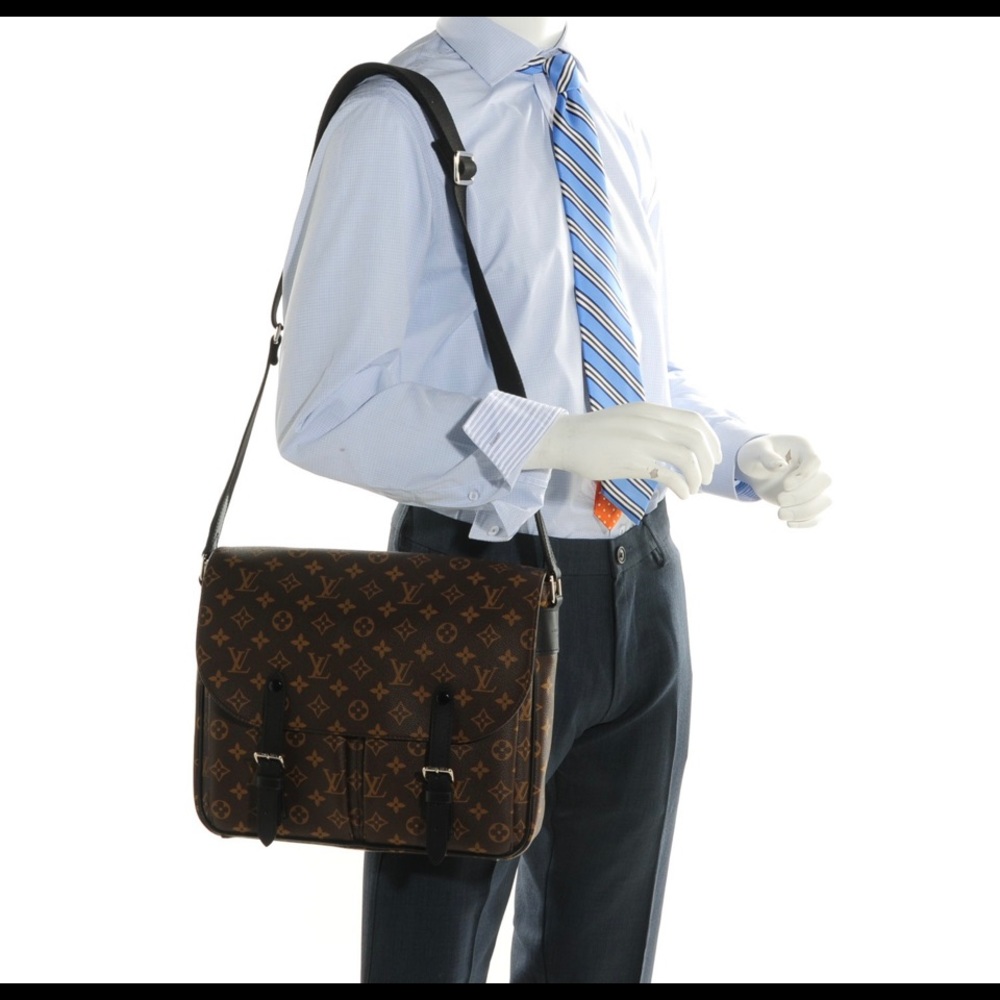 LOUIS VUITTON Christopher Messenger Bag